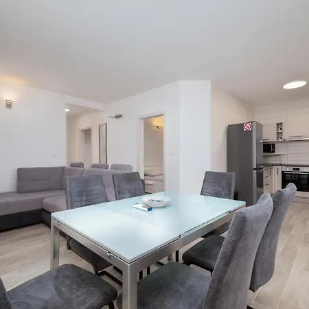 Apartment In Valbandom With Wifi Valbandon