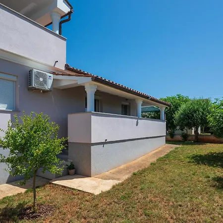 Apartment In Valbandom With Wifi *